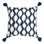 Изображение: Чехол для подушки Traffic с кисточками серо-синего цвета из коллекции Cuts&Pieces